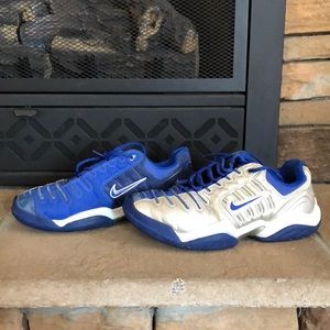 Nike indoor court tennis shoes